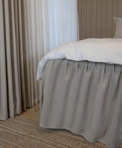 Bed skirt beige